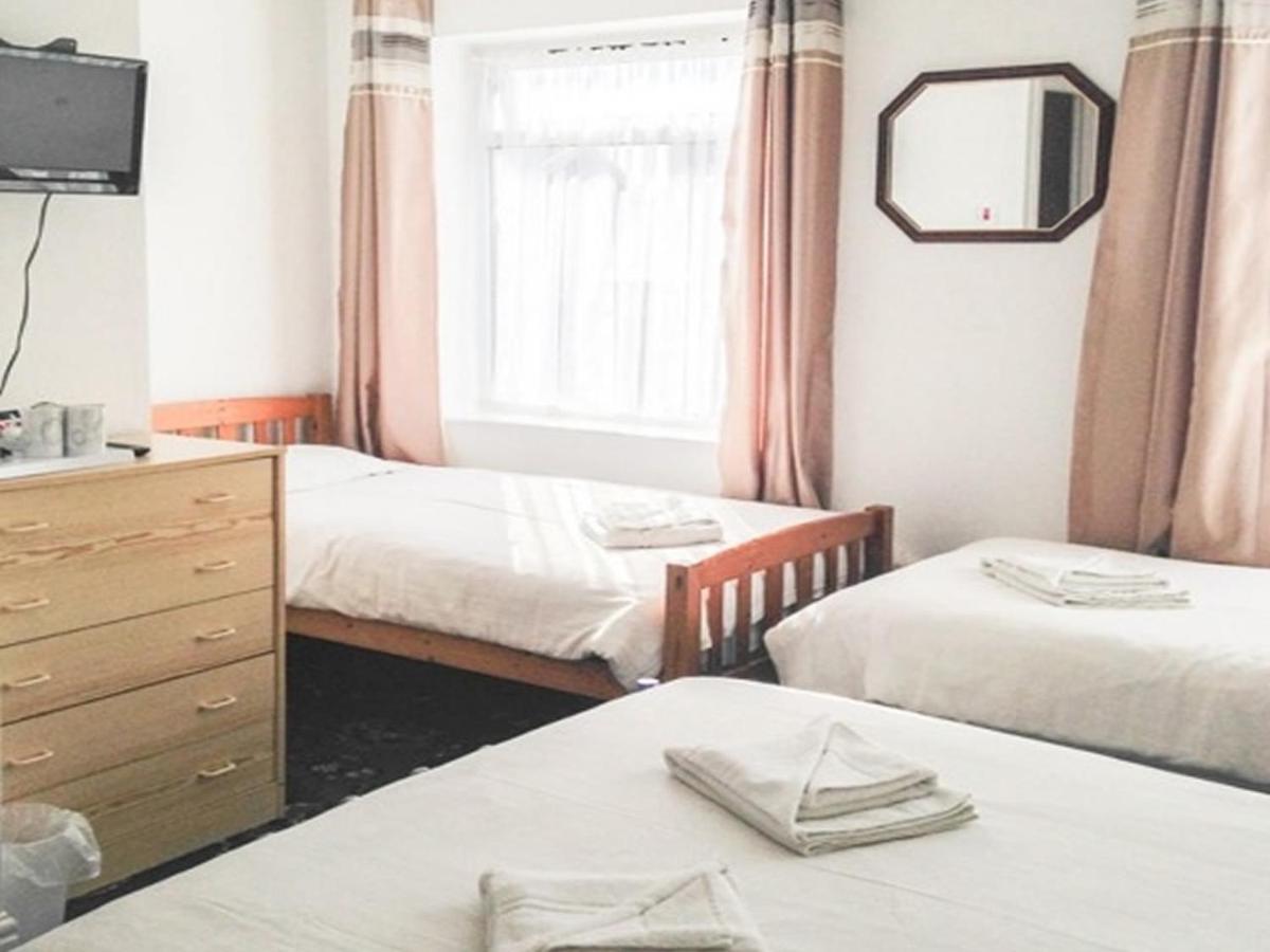 The Sandringham Court Hotel & Apartment Welcoming Large And Small Groups For 15 Years Блекпул Екстериор снимка