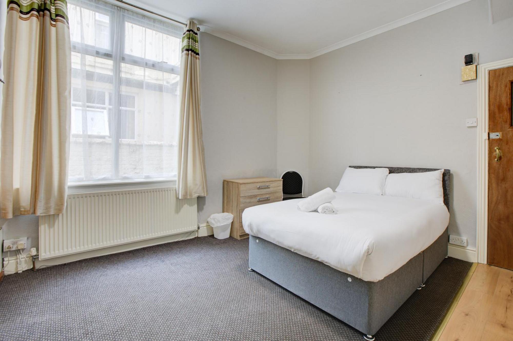 The Sandringham Court Hotel & Apartment Welcoming Large And Small Groups For 15 Years Блекпул Екстериор снимка