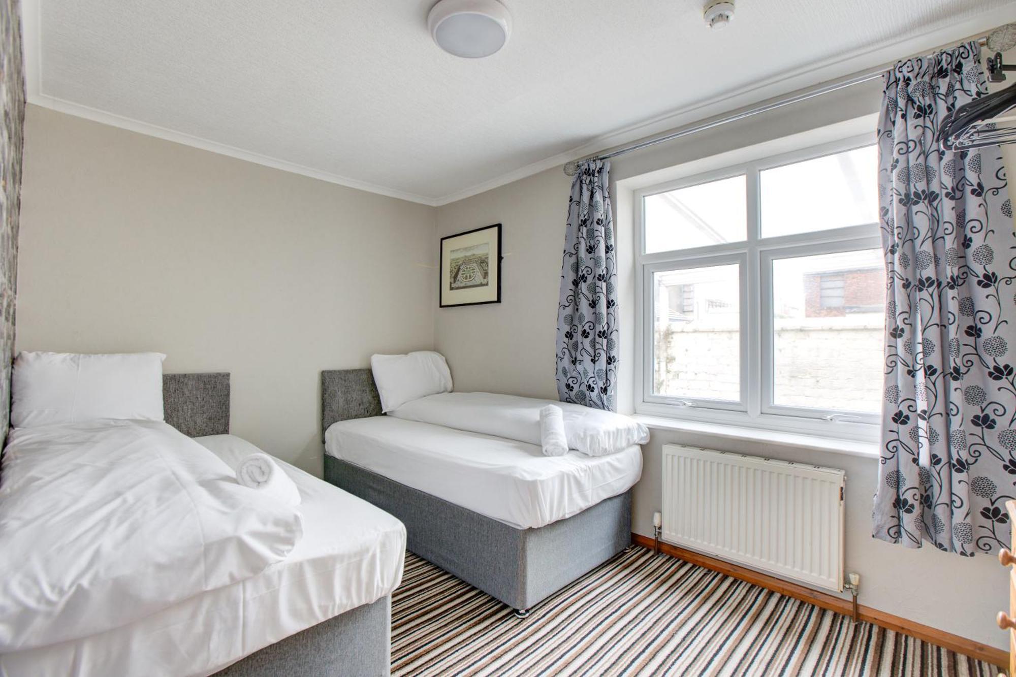The Sandringham Court Hotel & Apartment Welcoming Large And Small Groups For 15 Years Блекпул Екстериор снимка