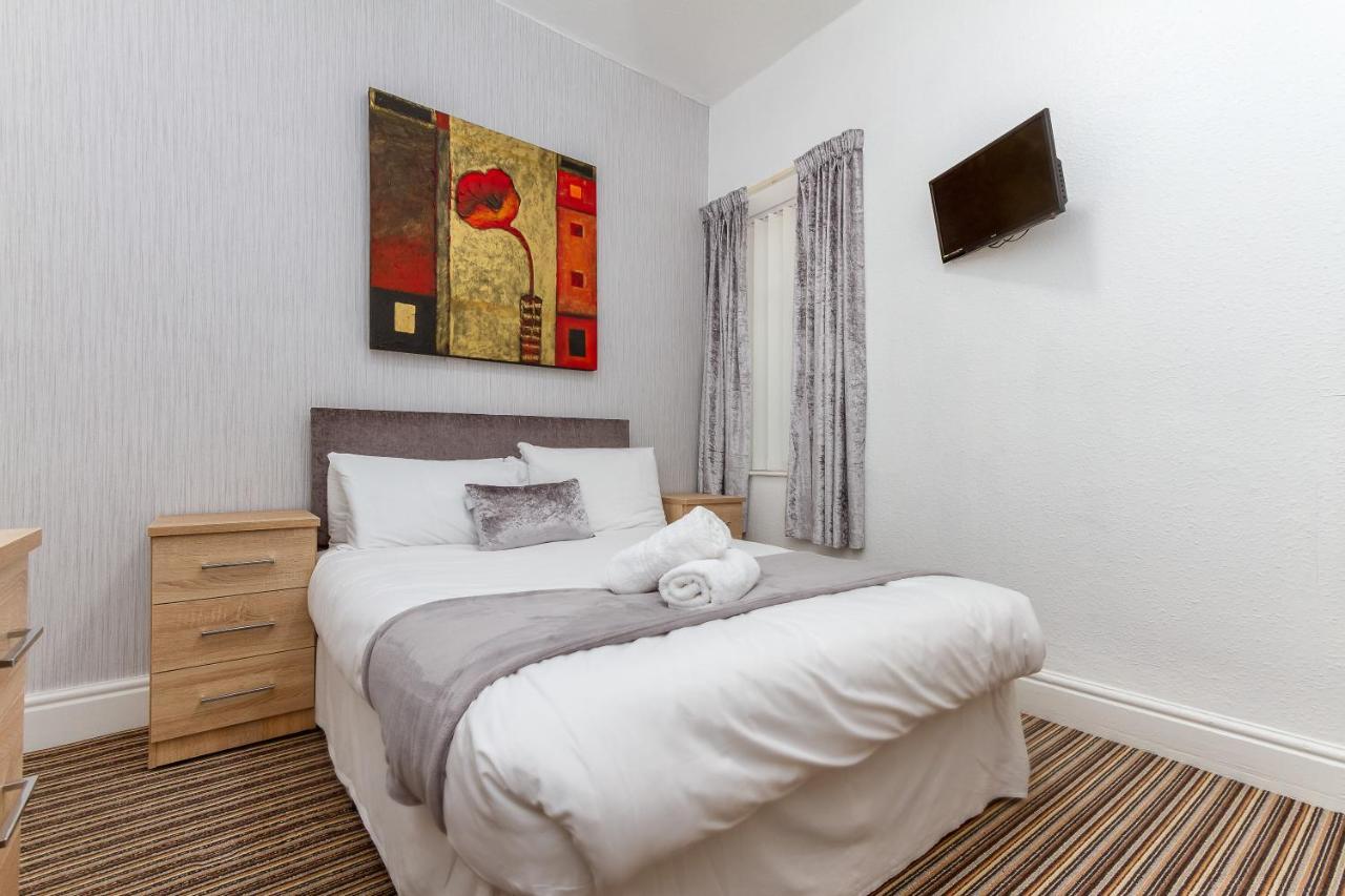 The Sandringham Court Hotel & Apartment Welcoming Large And Small Groups For 15 Years Блекпул Екстериор снимка