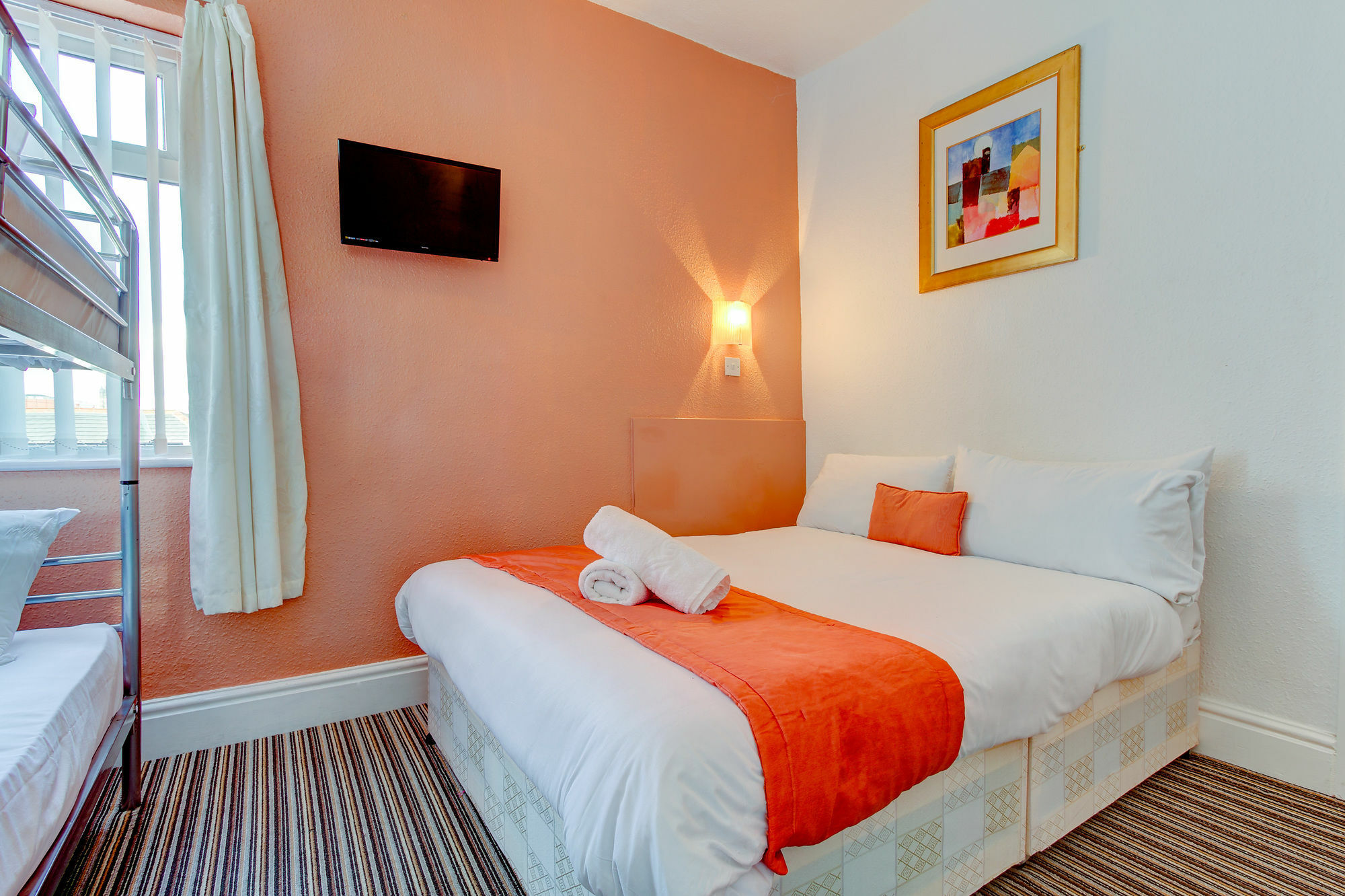 The Sandringham Court Hotel & Apartment Welcoming Large And Small Groups For 15 Years Блекпул Екстериор снимка