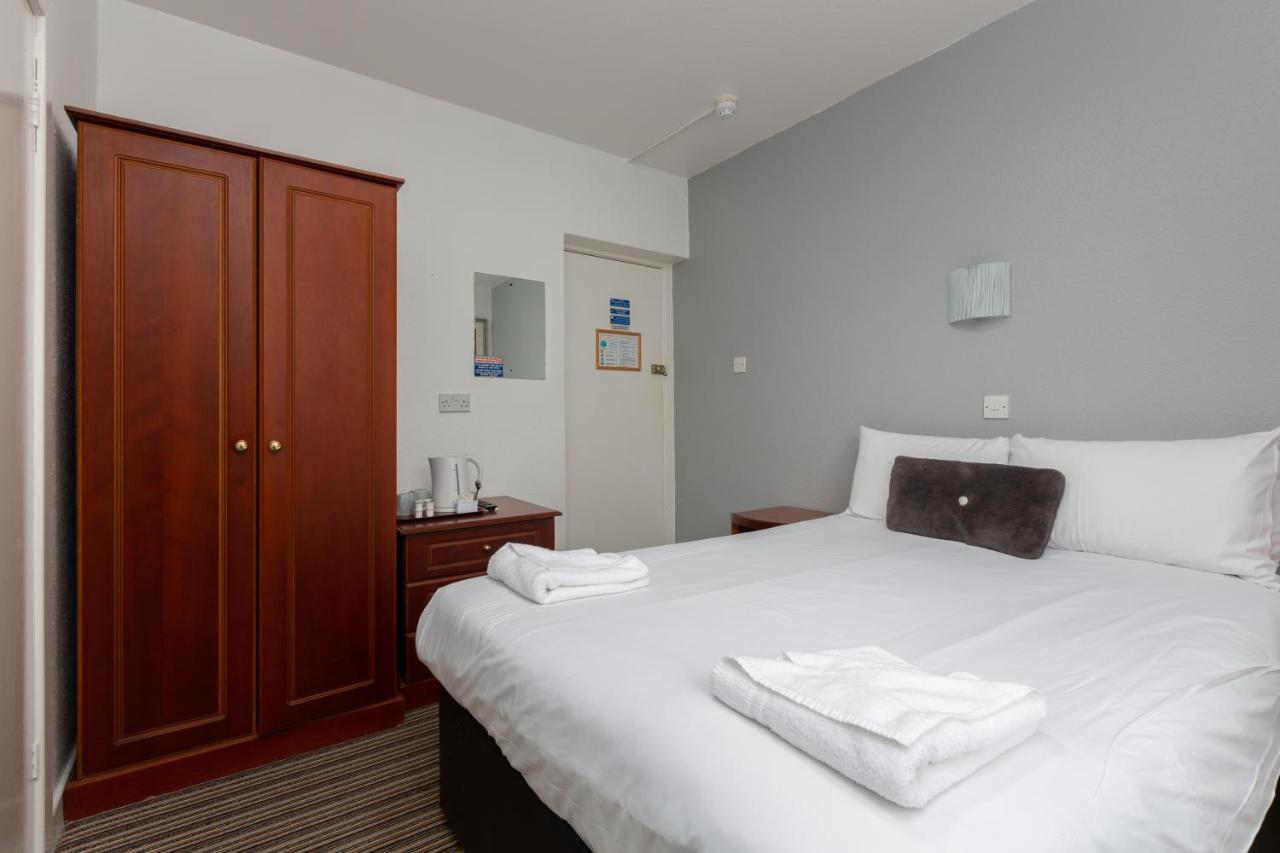 The Sandringham Court Hotel & Apartment Welcoming Large And Small Groups For 15 Years Блекпул Екстериор снимка