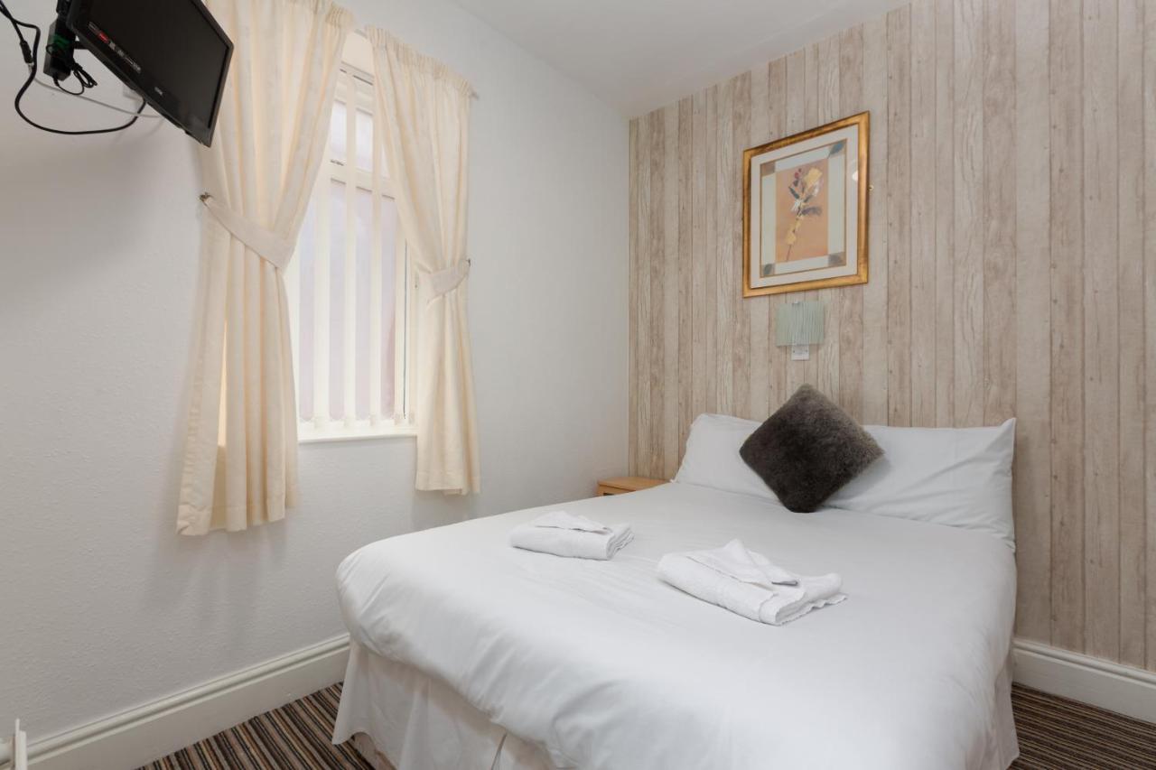 The Sandringham Court Hotel & Apartment Welcoming Large And Small Groups For 15 Years Блекпул Екстериор снимка